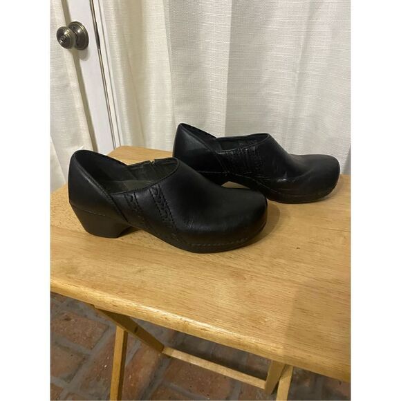 Dansko black leather slip on clogs size 38 - Picture 6 of 9